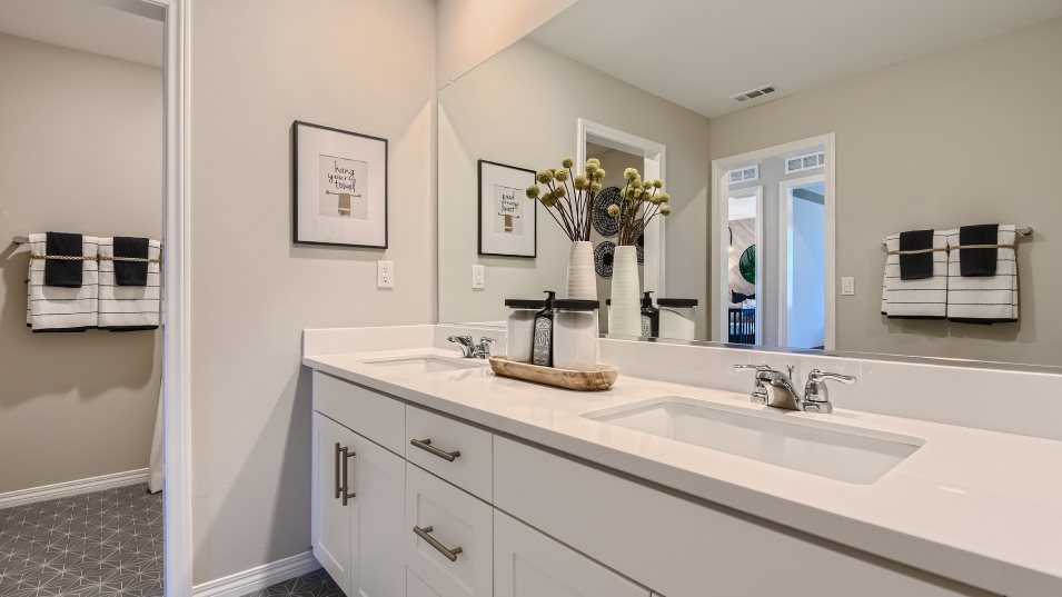 Residence 5 Bathroom 2