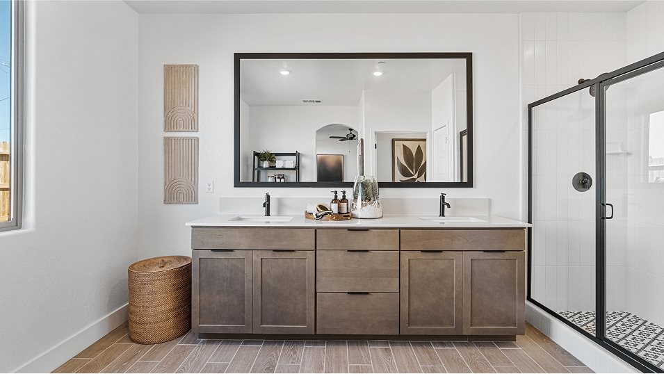 Esplanade Owner's Suite Bathroom