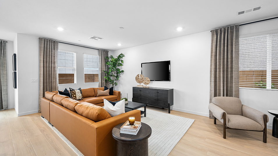 2770 Alice Living 3of4 F1 Base2