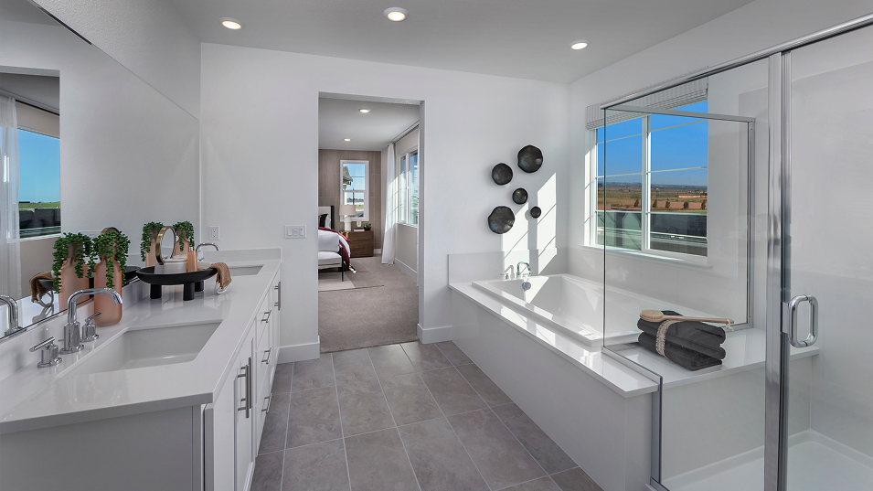 Bah Maggiore Lakeshore Res2 Owners Bath F2 040925