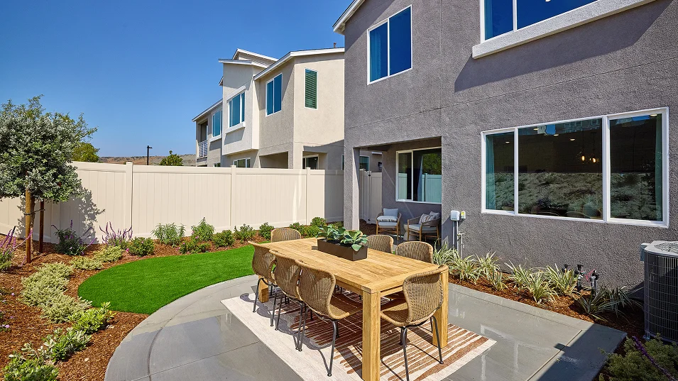 Anden Escaya Res2 Exterior Backyard 1of3 F1