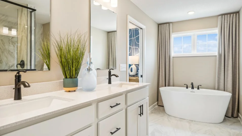 Itasca Owners Bathroom