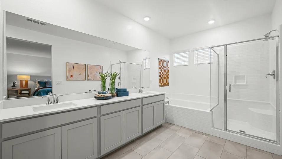 2670 Carol Owners Bath 1of2 F2