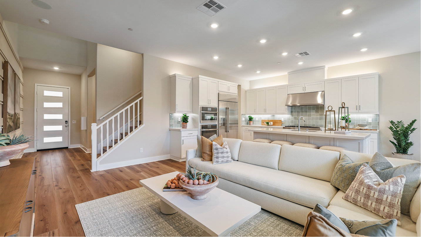 Ridgeview Metro Heights Res2 A Living 3of5 F1