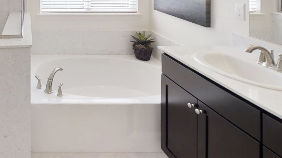 Sendero at Pioneer Meadows The Cottonwood Bathroom