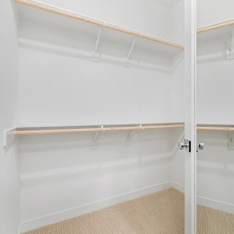 Vista Metro Heights Res2 X Owners Closet 1of1 F3