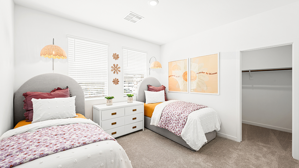 2550 Royal Bed2 1of2 F1