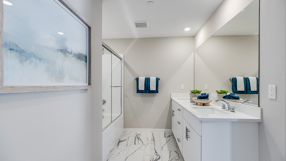 Outbound Renaissance Res1 Owners Bath 1of2 F2
