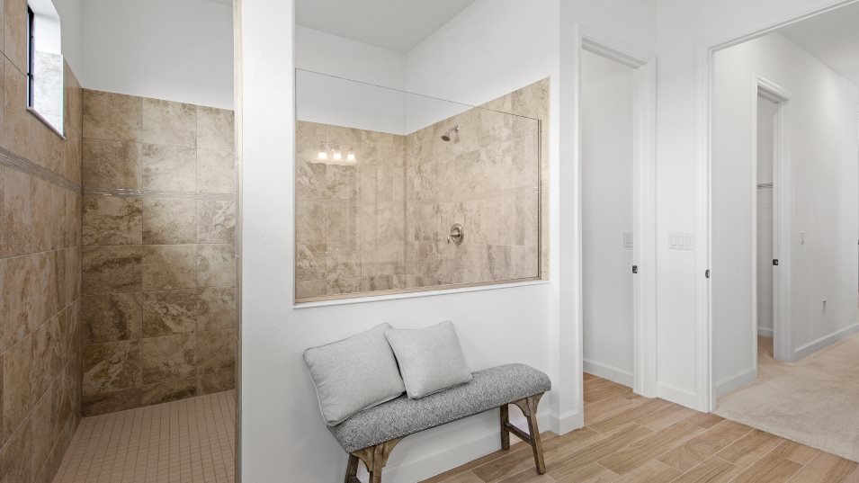 Lorraine-Lakes Estate Homes Sunset Owner’s Suite