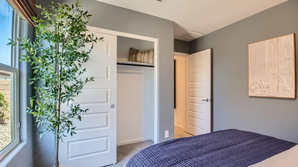2566 Lily Bed2 2of2 F1
