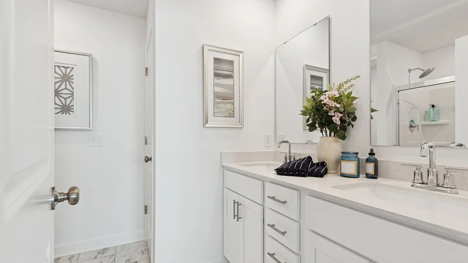 CourtlandII Owners Bathroom
