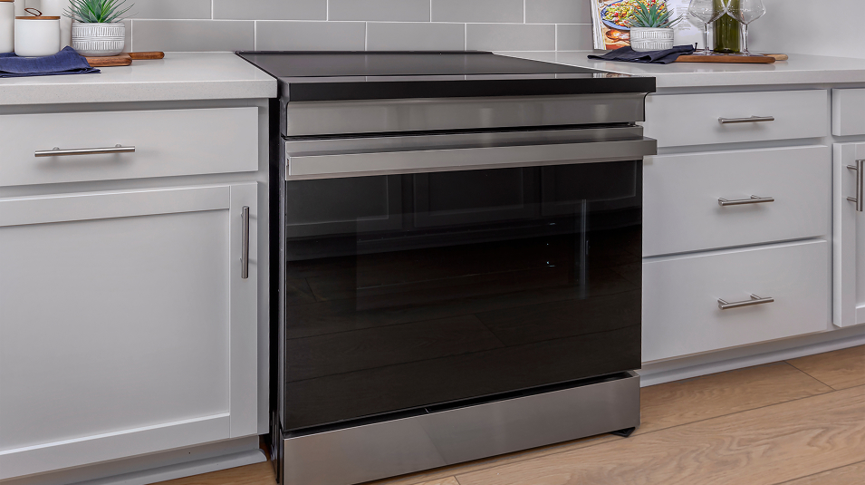 041125 Lugano Lakeshore Res4 EI Kitchen Range