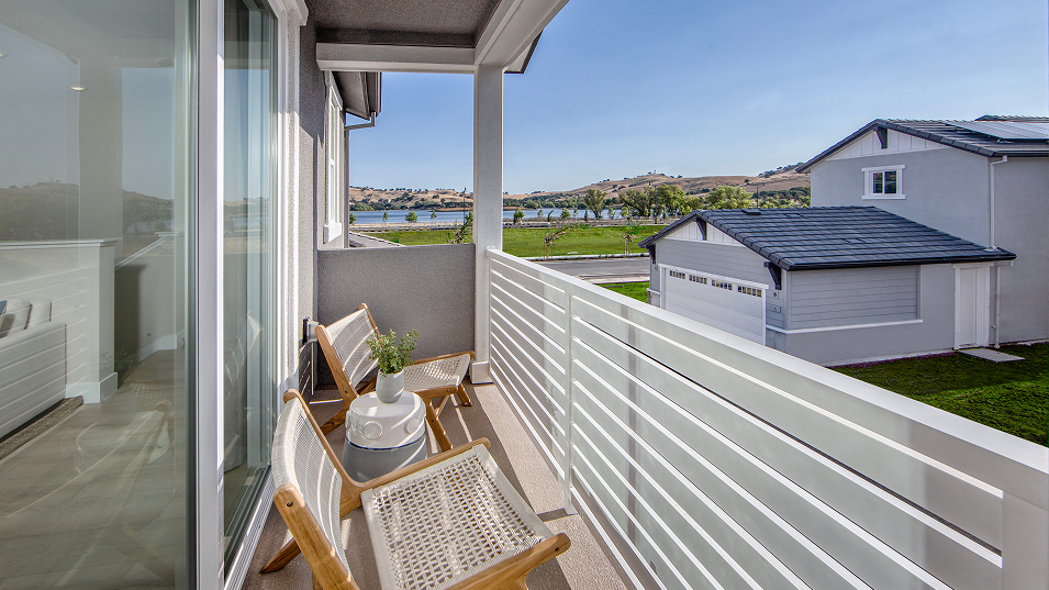 Hawthorn Hills Lagoon Valley Res6 NG Deck F2
