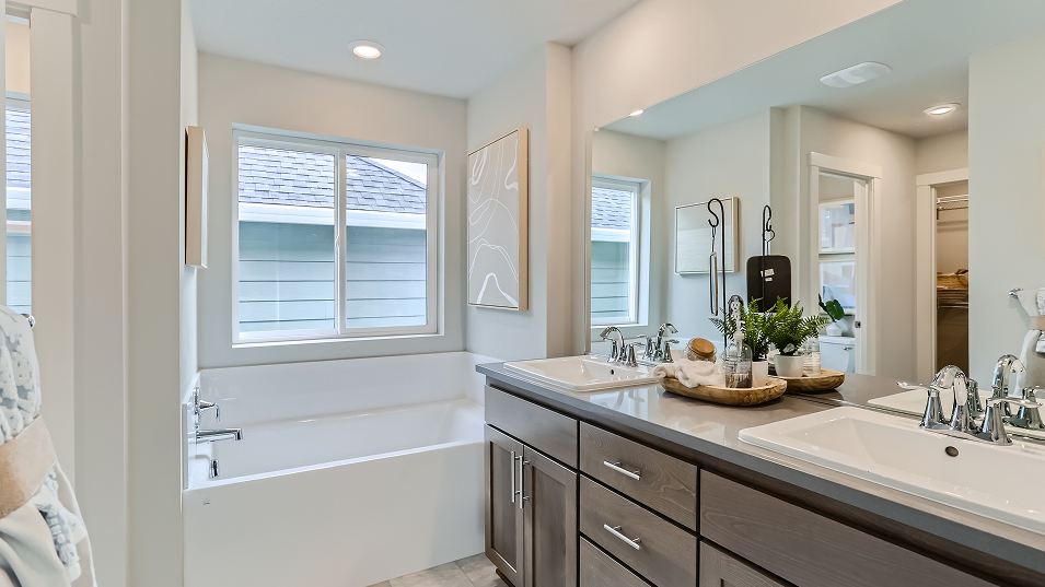 1814 Clark Owners Bath 1of2 F2 Base2
