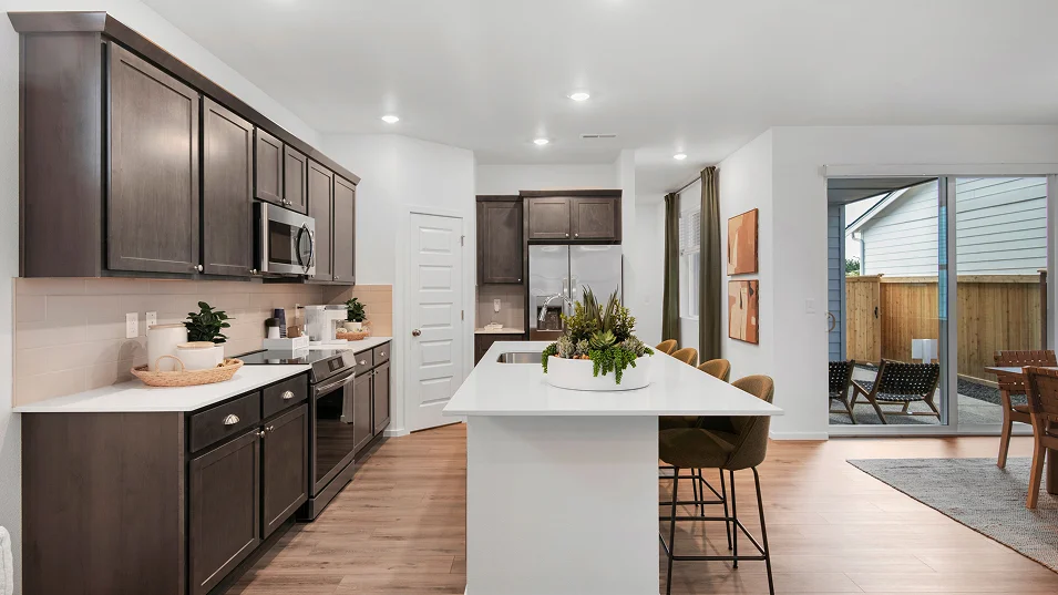 2213 Hazelwood Kitchen 2of4 F1 Base3