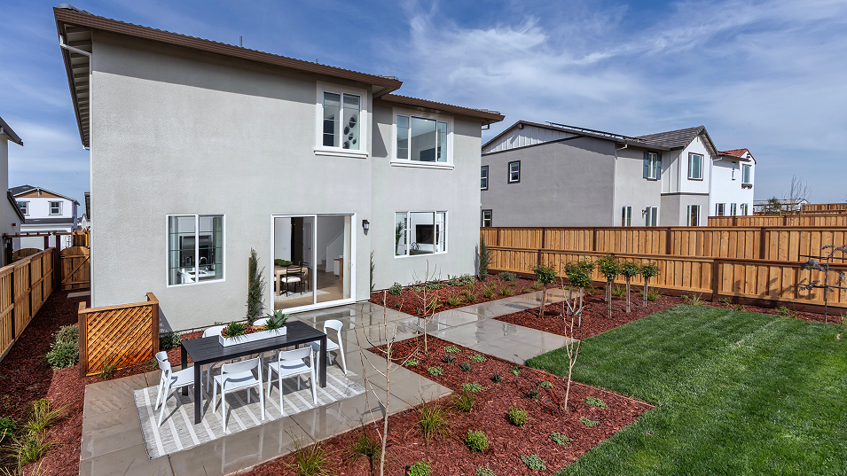 Maggiore Lakeshore Res2 Exterior Backyard 1of2 040925