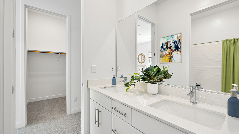 4001 Leighton Bath2 F1 Base3