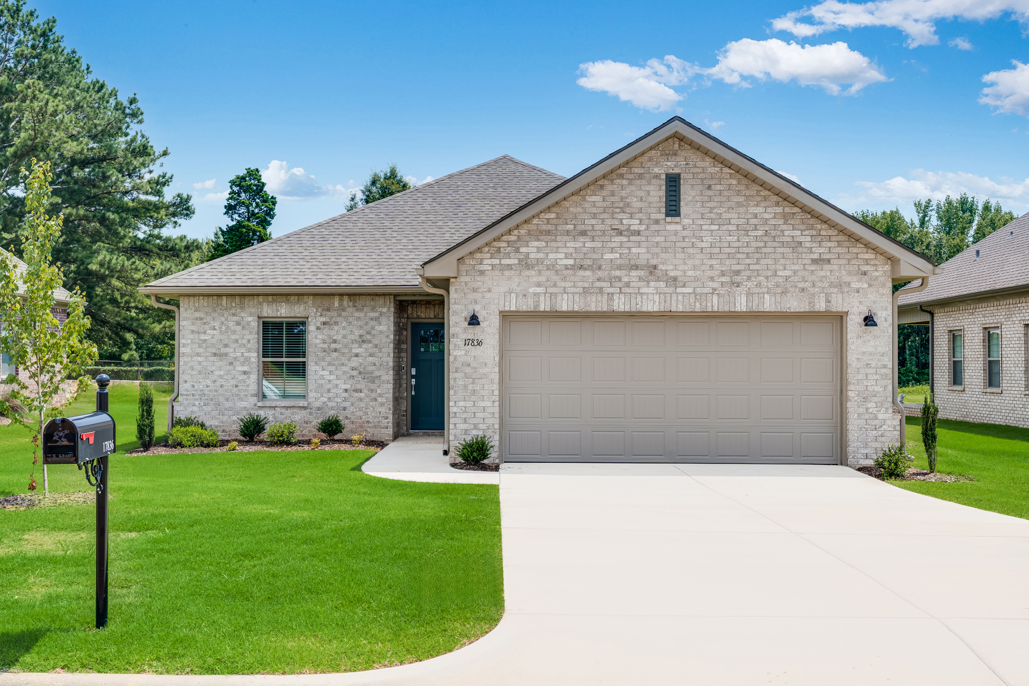 Lucas Ferry Farms Halle I I9 Front Exterior 1of2