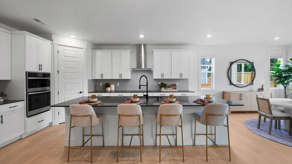 2241 Benton Kitchen 1of2 F1 Base2