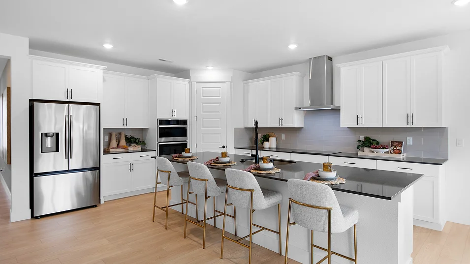 2241 Benton Kitchen 2of2 F1 Base2