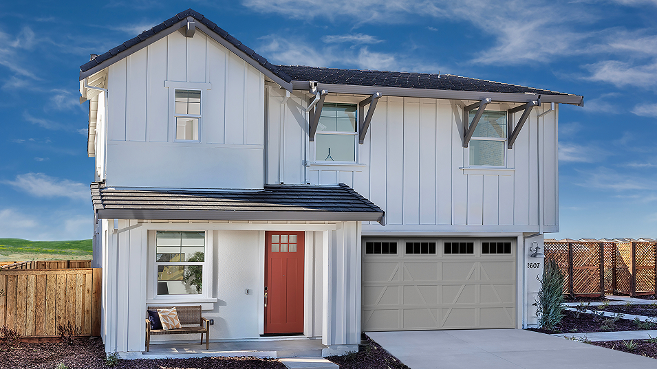 Emerald One Lake Res2 Exterior Front 1of2