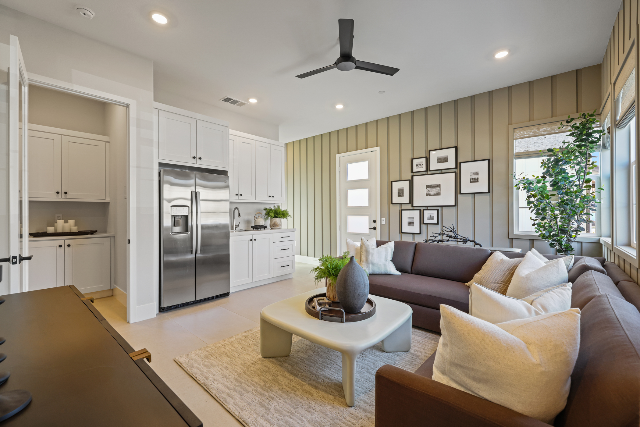Cielo Vista Res5 NG Living 2of3 F1