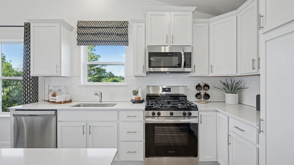 E D07 Courtland II Kitchen 3of7 F1 073125