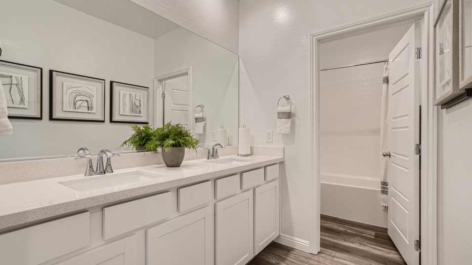 Arwen Bathroom 2