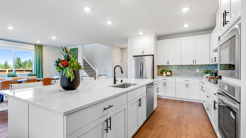 3376 Sellwood Kitchen 2of3 F1 Base3