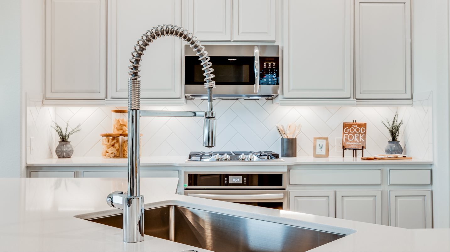 Stainless steel single-basin sink with convenient pull-down sprayer