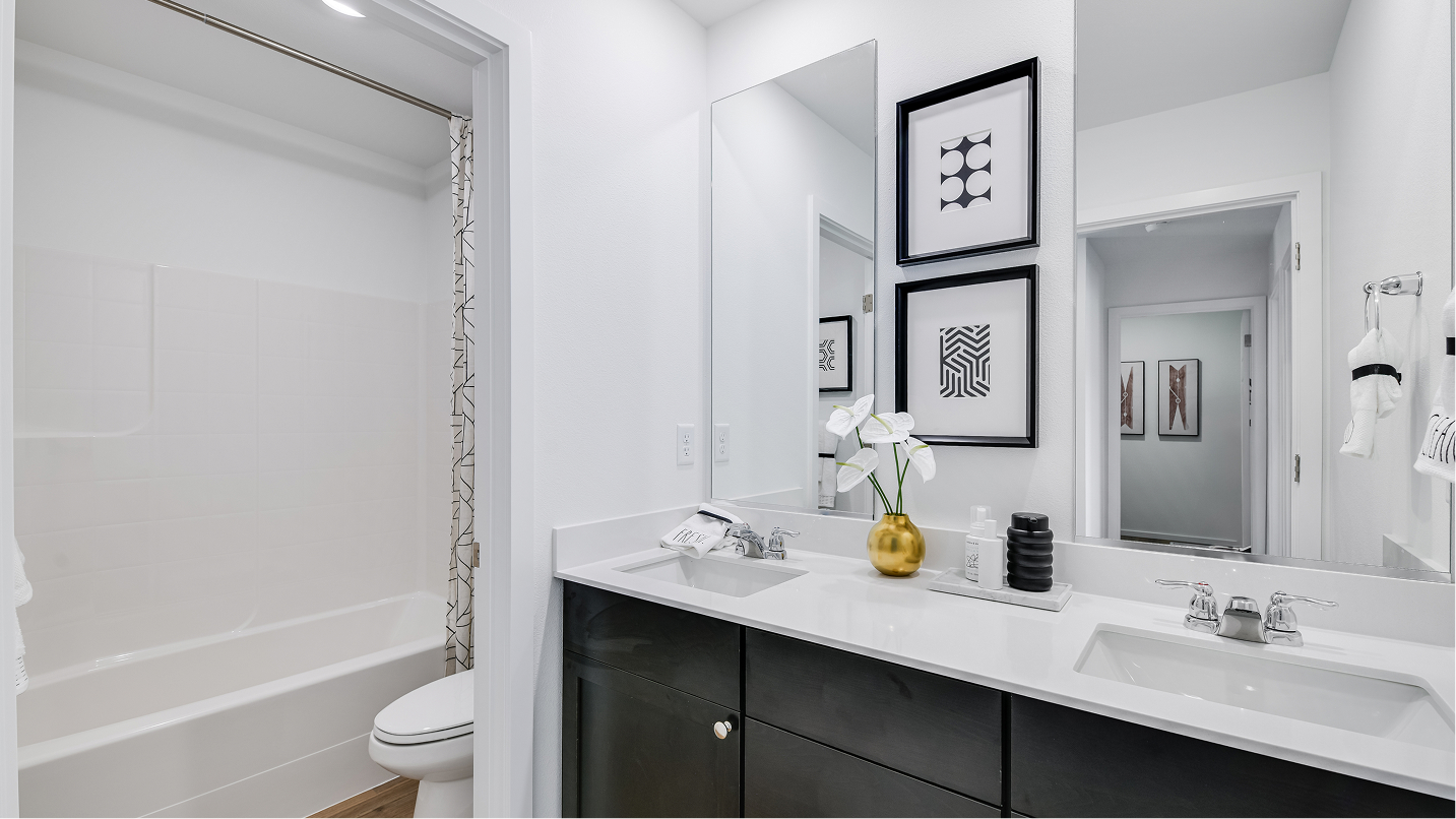 1704 Sherwood Bath2 F2 Base2