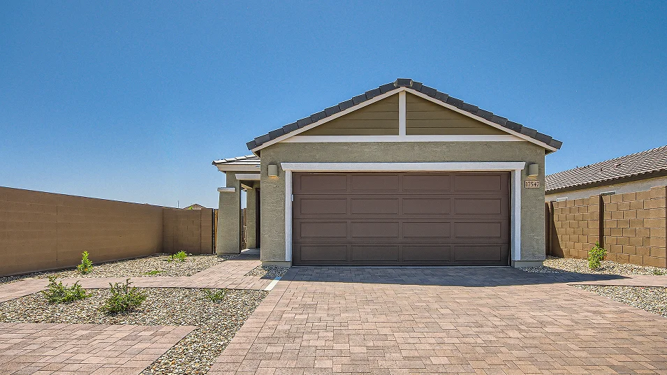 2566 Lily Exterior