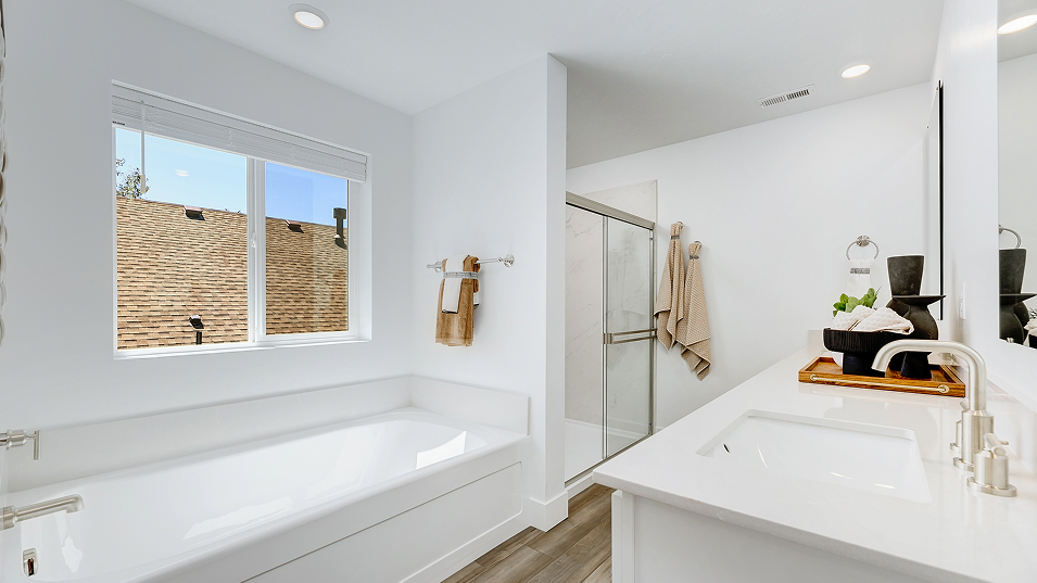 2804 Plan2804 Owners Bath 1of3 F2