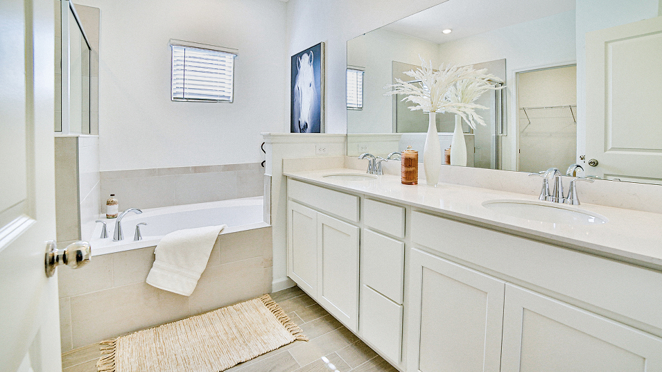 2257 Sierra II Owners Bath 3of5 7 30 25