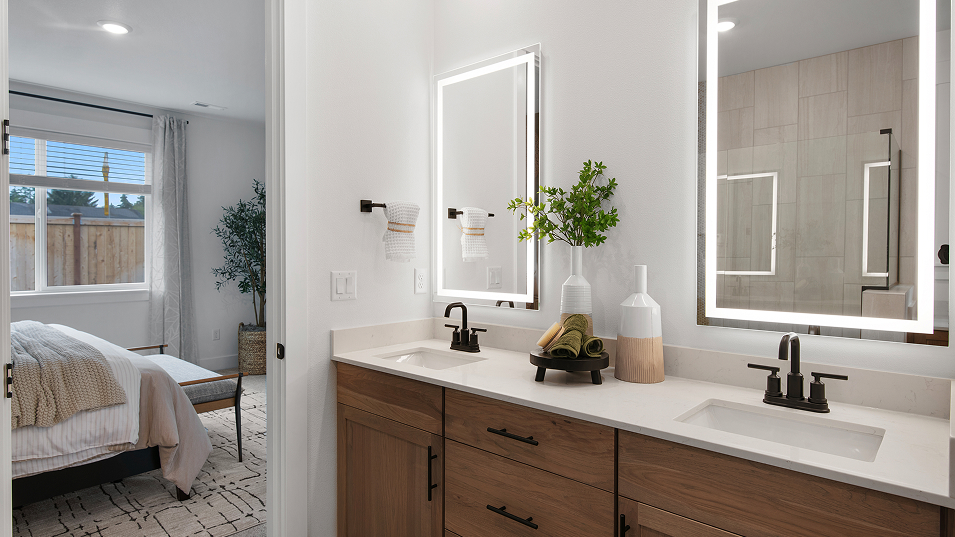 1669 Hamilton Owners Bath 2of2 Base4