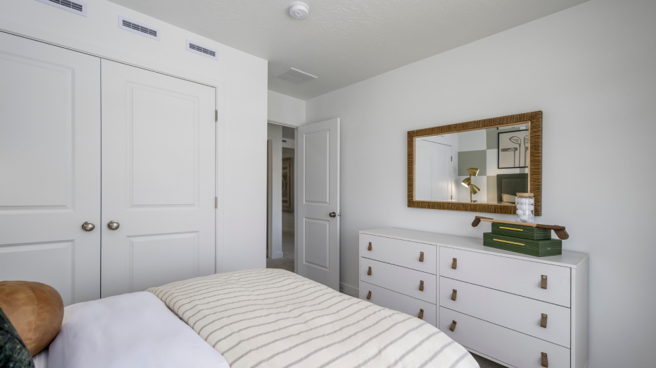1663 Res E Bed3 1of2 F2 Base2
