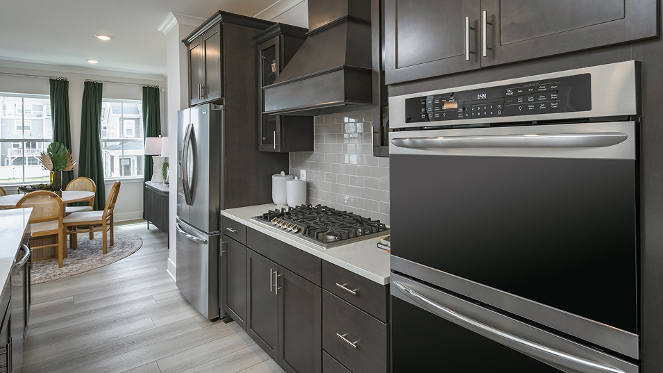 2705 Arcadia Kitchen 2of3 F2 Base3
