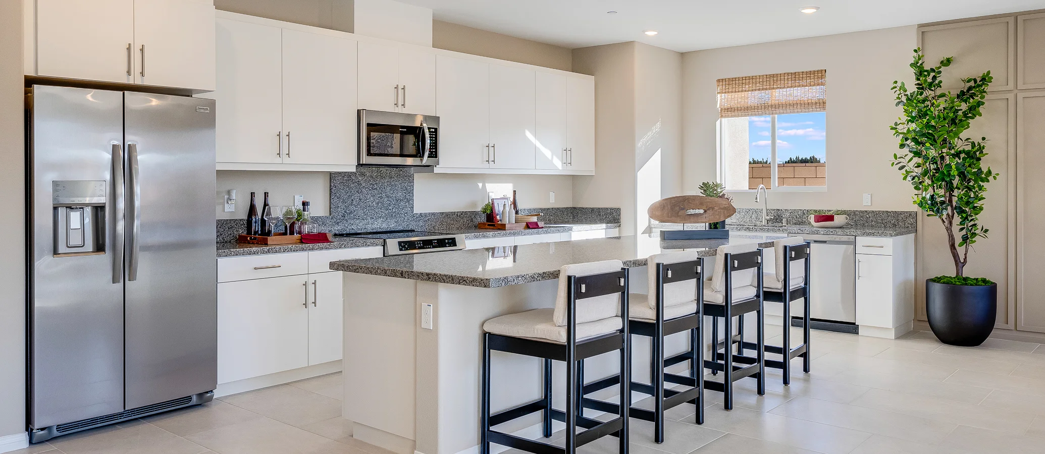 Solaire Desert Star Res2 Kitchen 2of4 F1