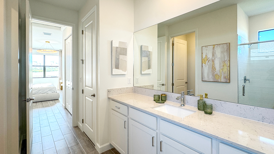 2676 Periwinkle Owners Bath 3of3 F1
