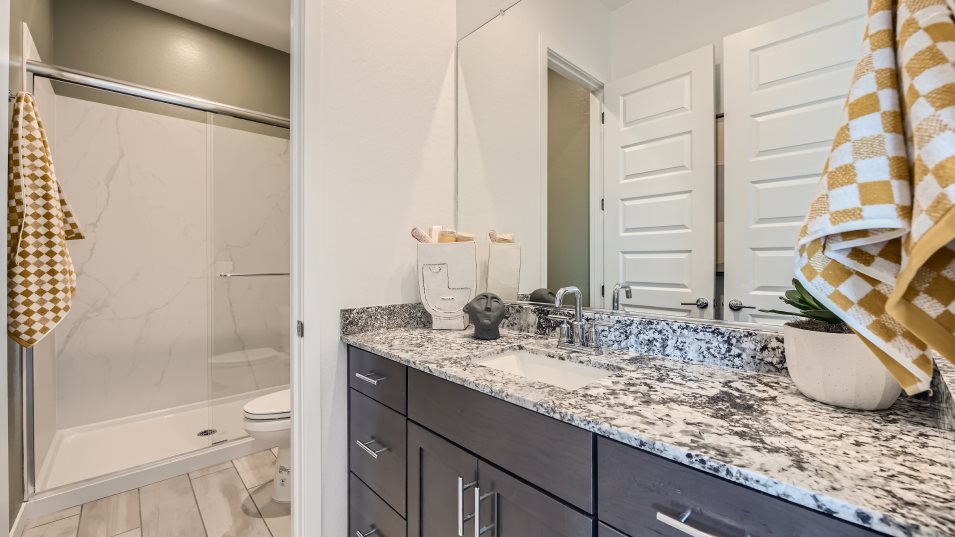 Aurora Bathroom 3