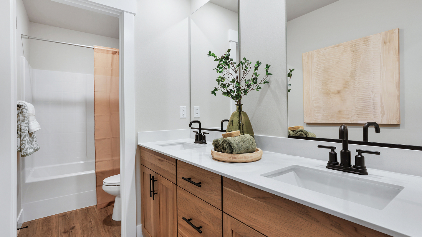 2540 Magnolia II Bath2 F2