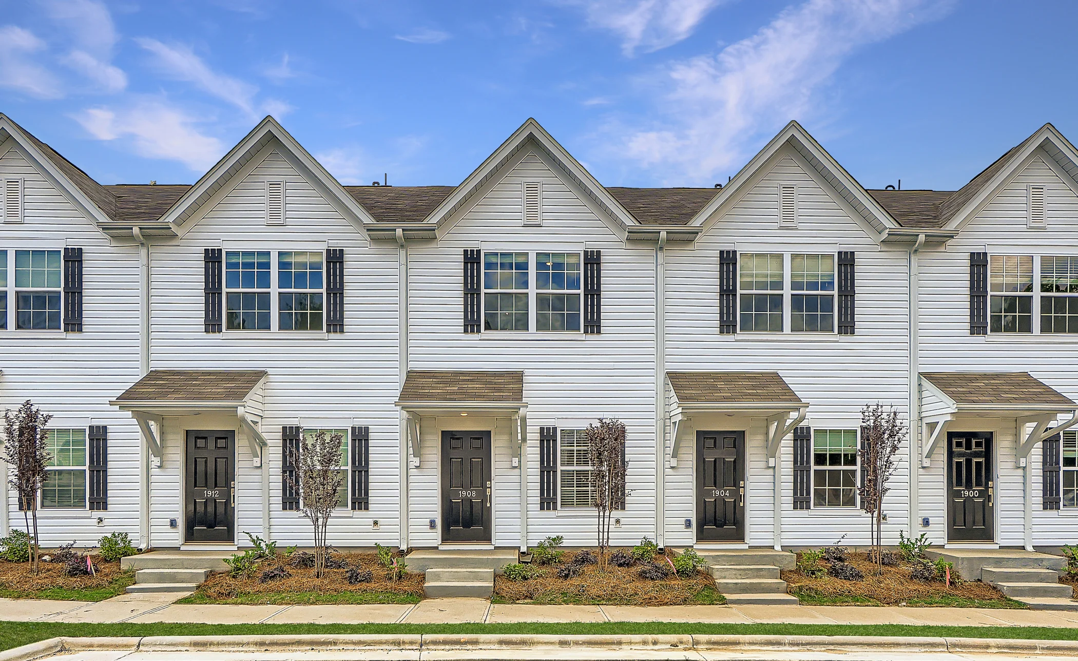 1908 Autumn Mist Drive   Print Quality   001   01 Exterior Front Edit