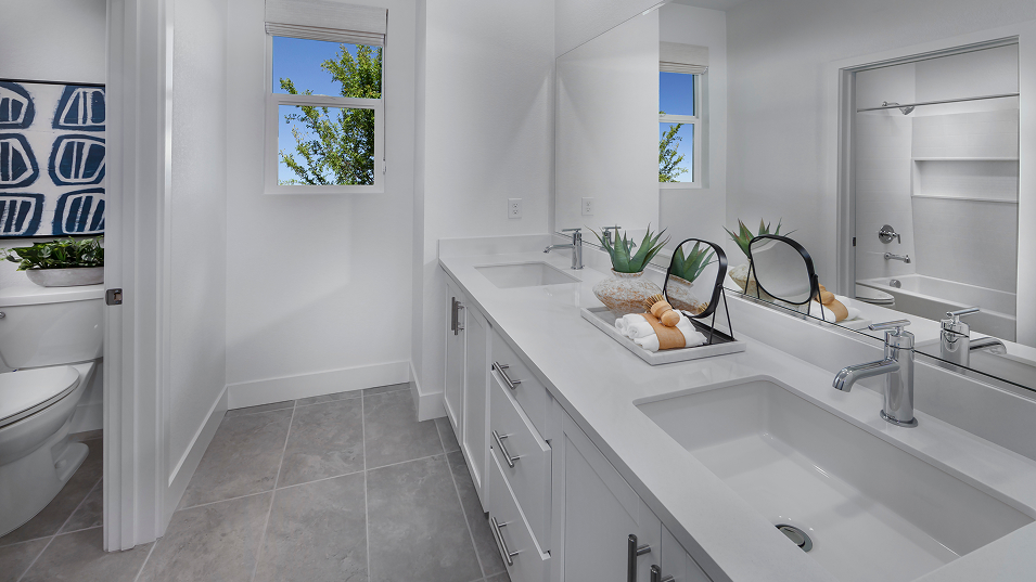 Lugano Lakeshore Res4 Bath2 F2 041425