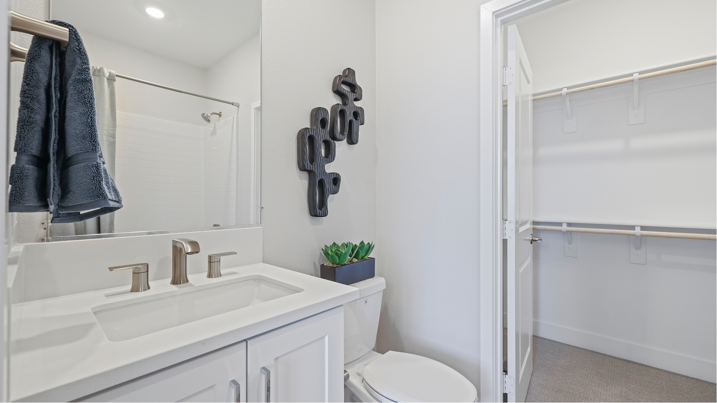 Amora Res2 Bath3 1of2 F2