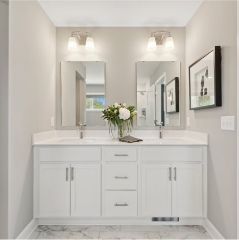 Snelling Owners Bathroom