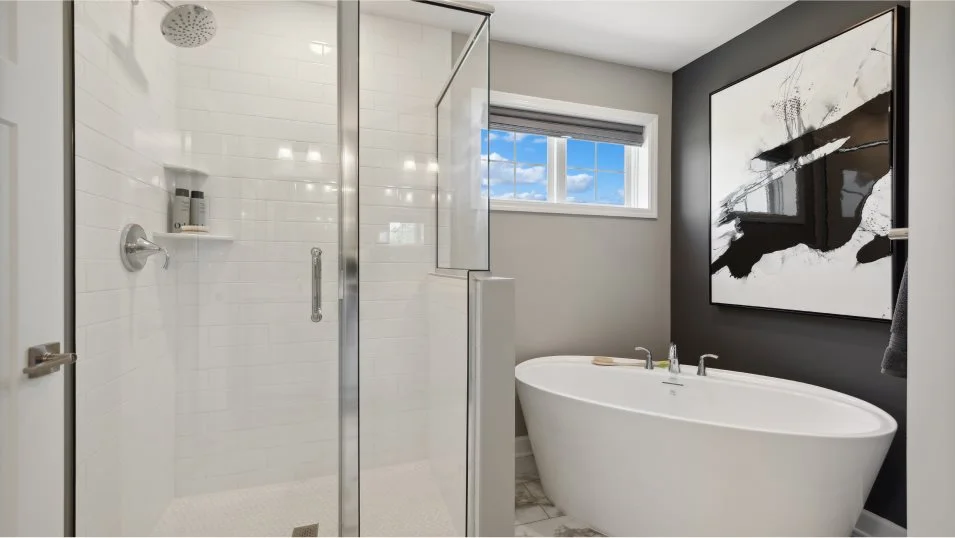 Snelling Owners Bathroom