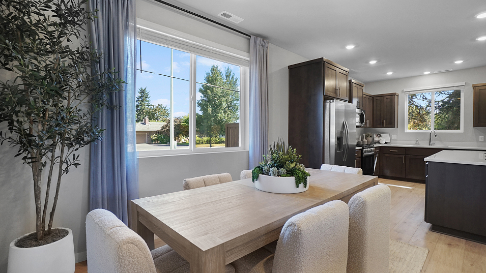 2213 Hillsdale Dining 1of2 F1