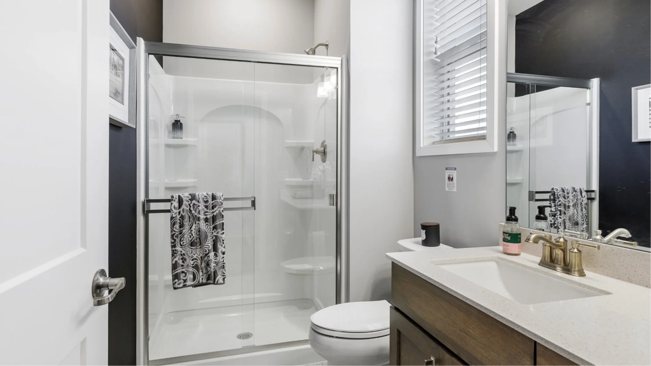 E H05 Washburn Bath2 F1 Base2