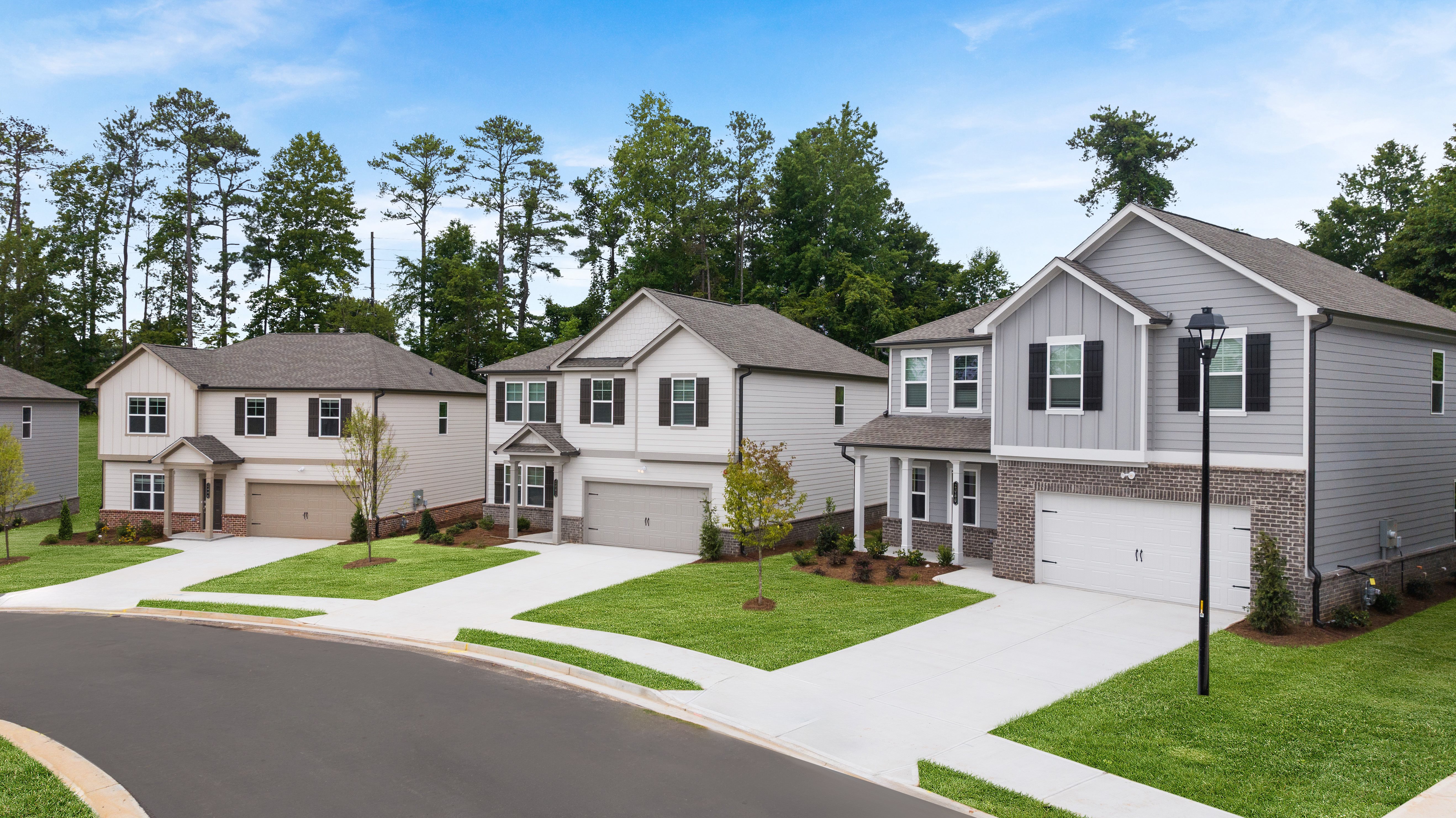 Image: Streetscape of homes in Timber Ridge community