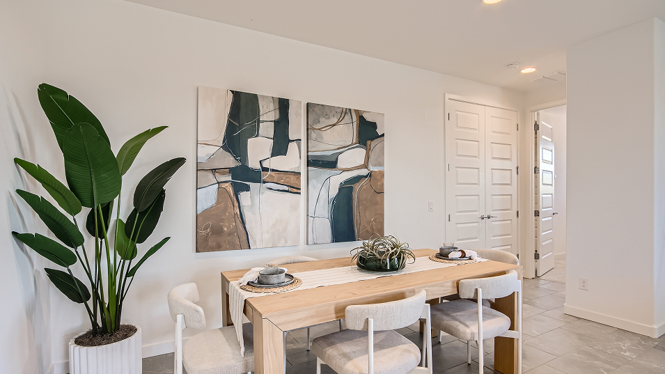 3580 Latitude Dining 2of2 F1 Base4